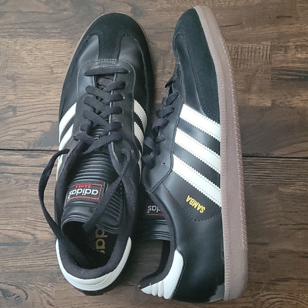 Adidas Classic Samba shoes